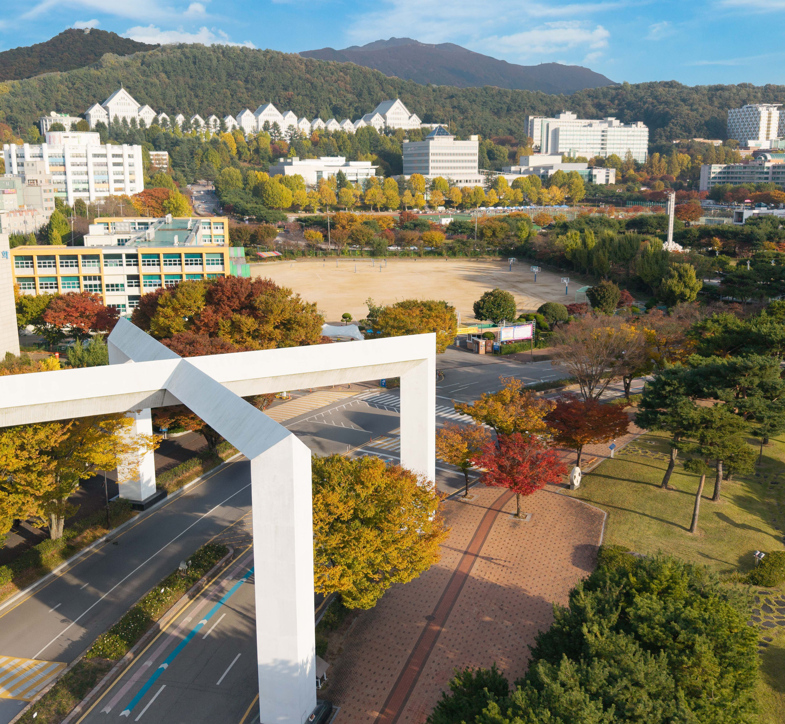 본관 가을전경 대표이미지